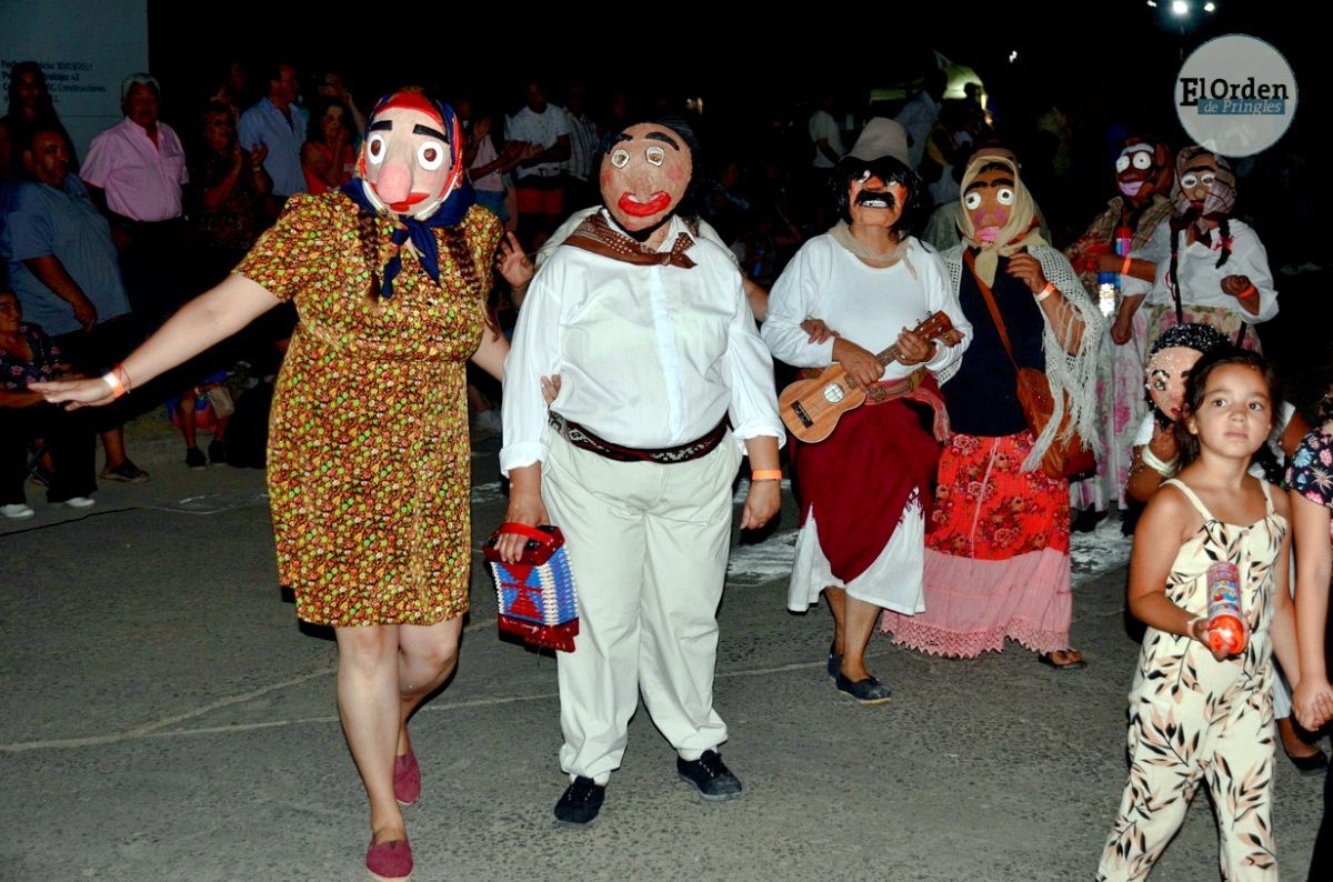 Con murgas, carrozas y mascaritas se están viviendo los Corsos 2023