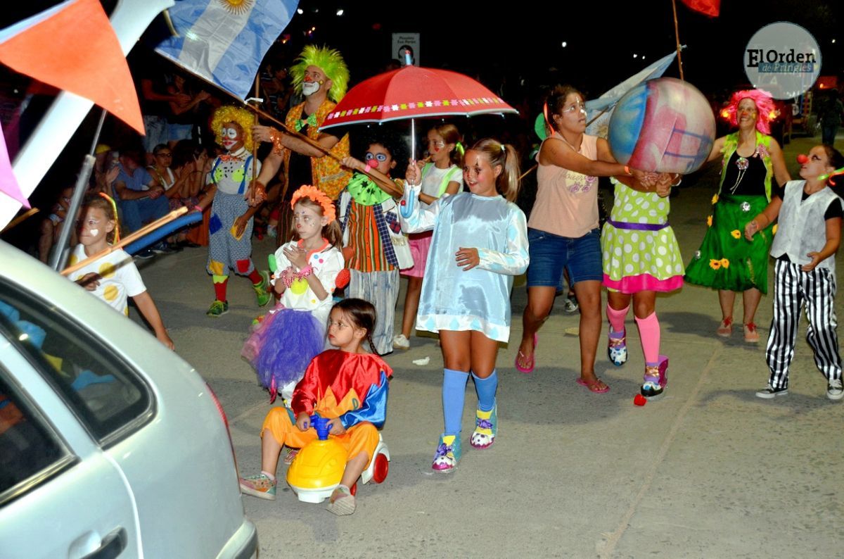 Con murgas, carrozas y mascaritas se están viviendo los Corsos 2023