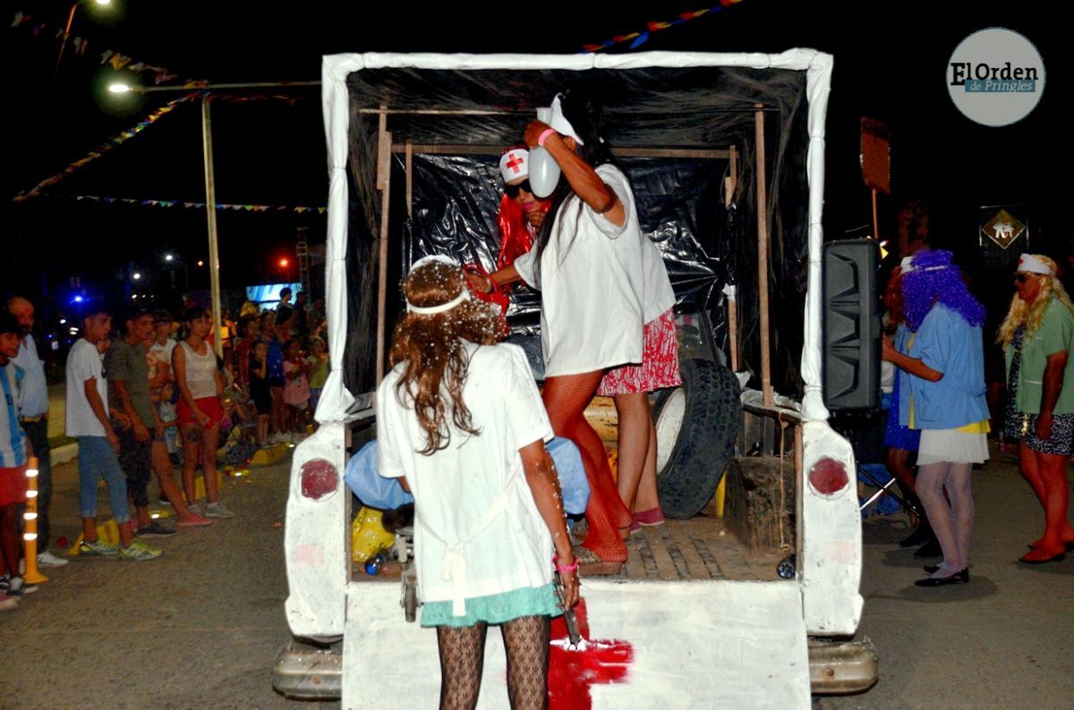 Con murgas, carrozas y mascaritas se están viviendo los Corsos 2023