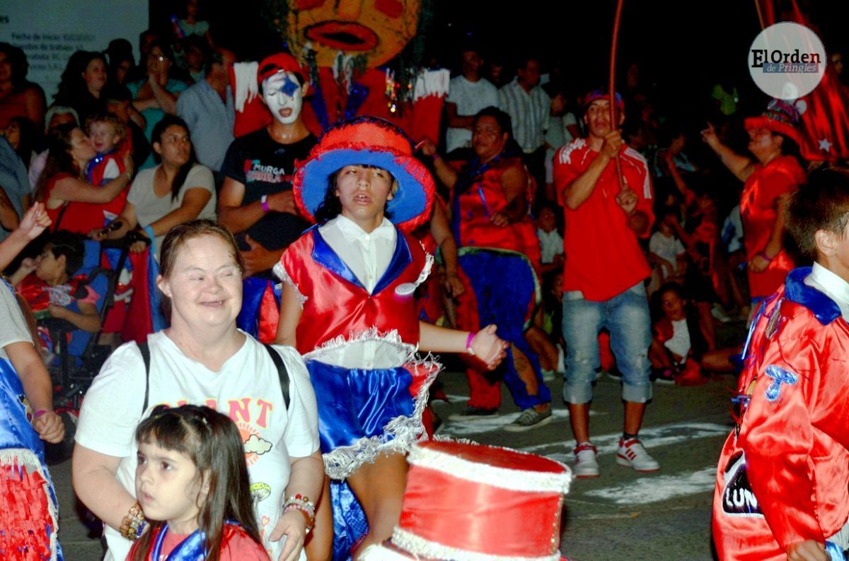Con murgas, carrozas y mascaritas se están viviendo los Corsos 2023
