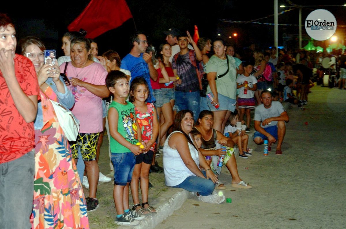 Con murgas, carrozas y mascaritas se están viviendo los Corsos 2023