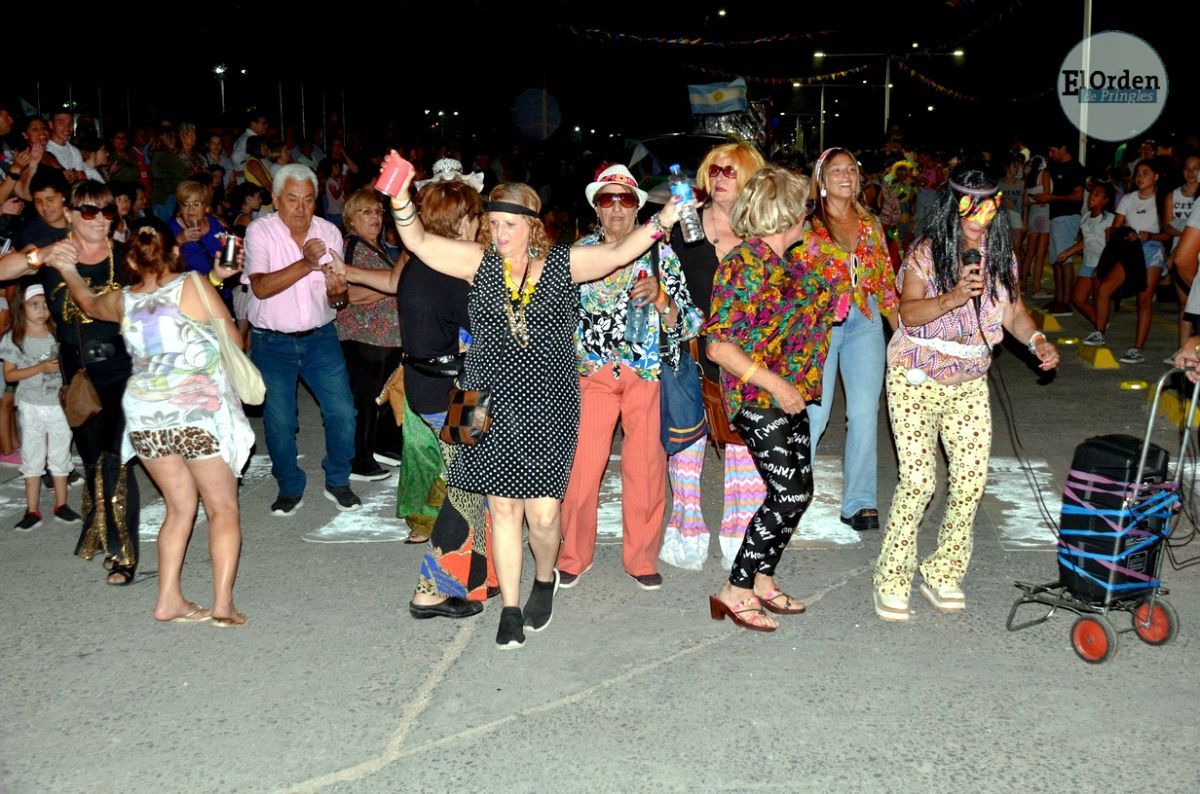 Con murgas, carrozas y mascaritas se están viviendo los Corsos 2023