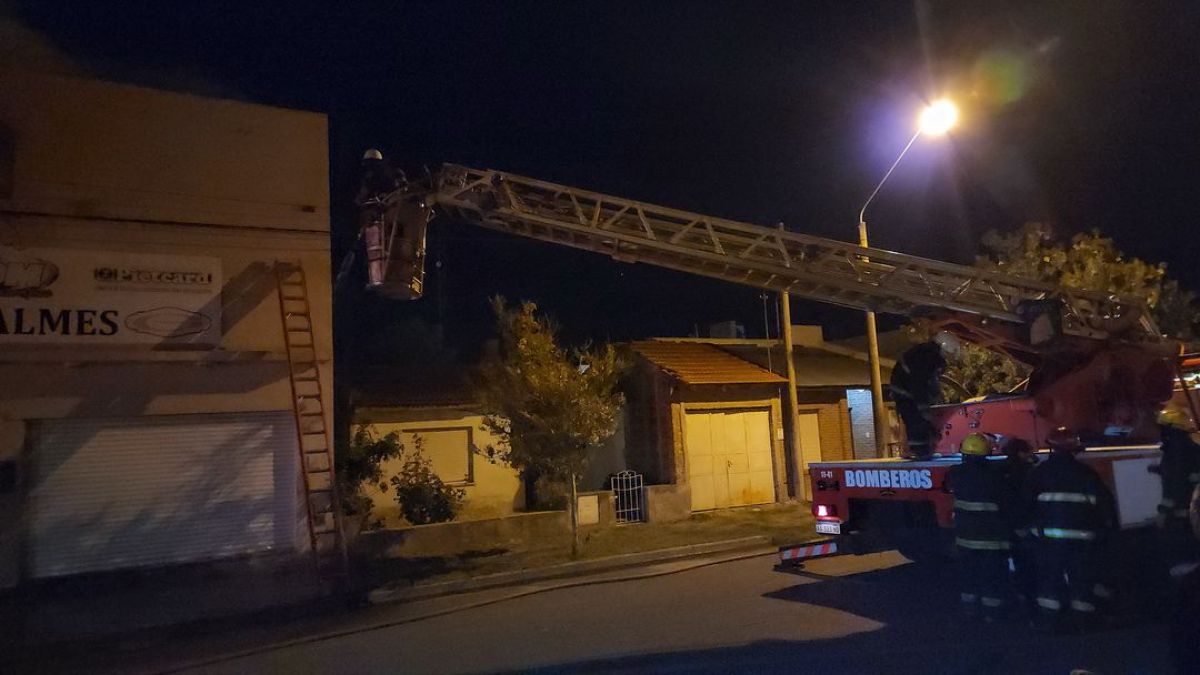  Miguel Suárez: “Fue un incendio muy dificil por el material existente ”