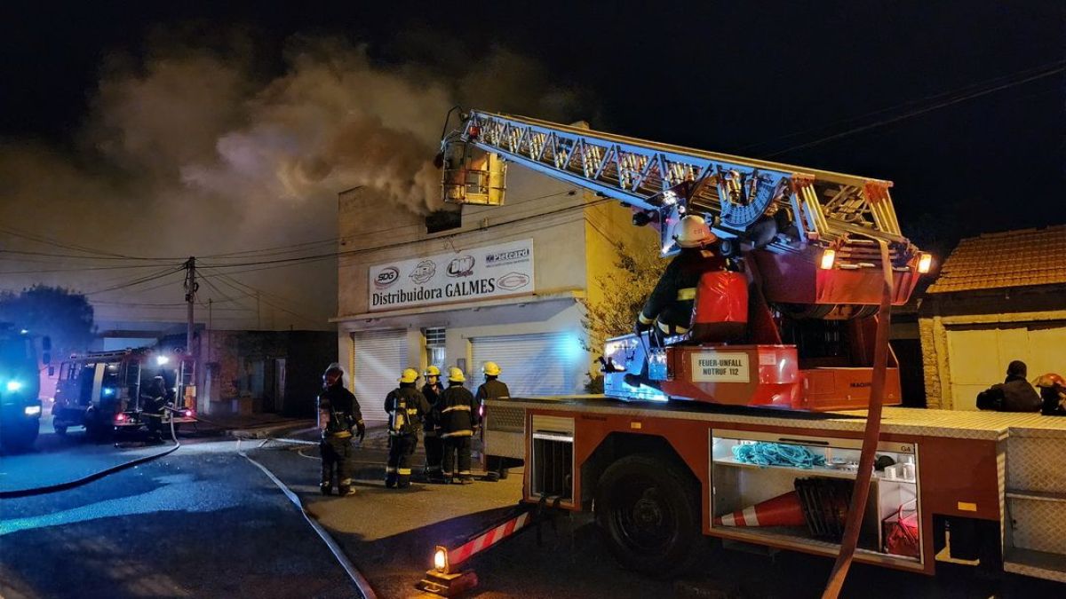  Miguel Suárez: “Fue un incendio muy dificil por el material existente ”