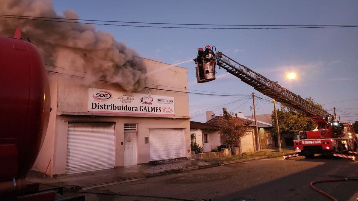  Miguel Suárez: “Fue un incendio muy dificil por el material existente ”