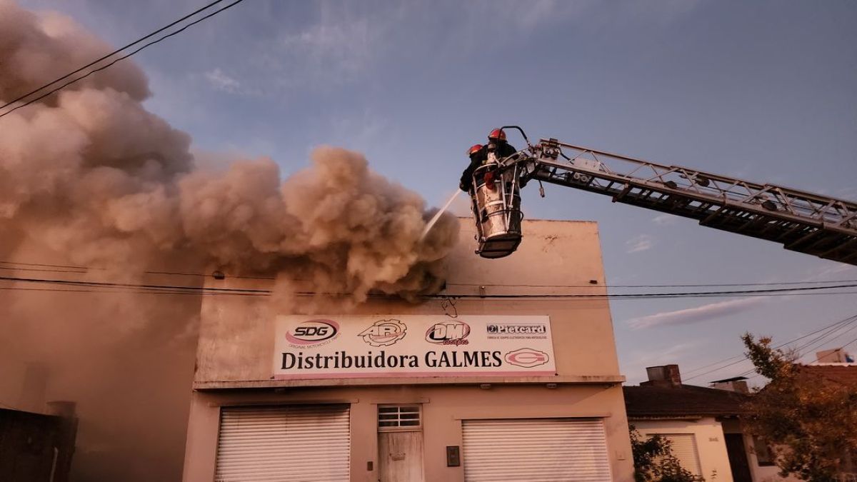  Miguel Suárez: “Fue un incendio muy dificil por el material existente ”