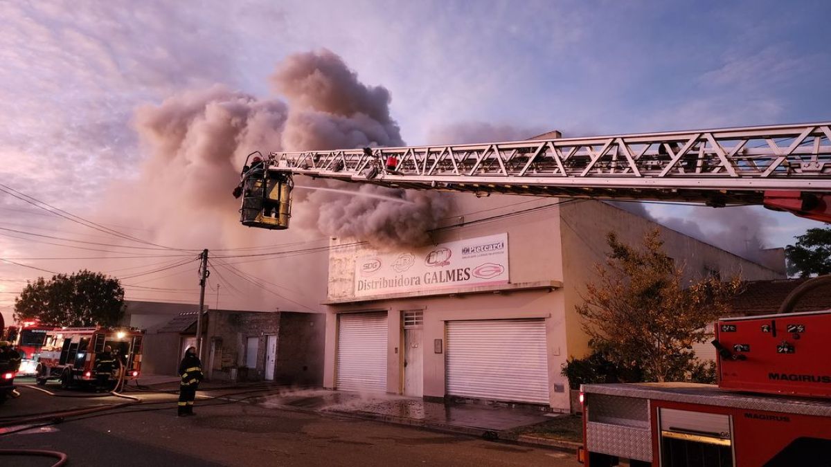  Miguel Suárez: “Fue un incendio muy dificil por el material existente ”