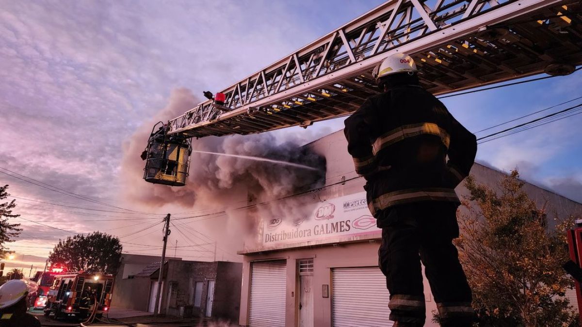  Miguel Suárez: “Fue un incendio muy dificil por el material existente ”