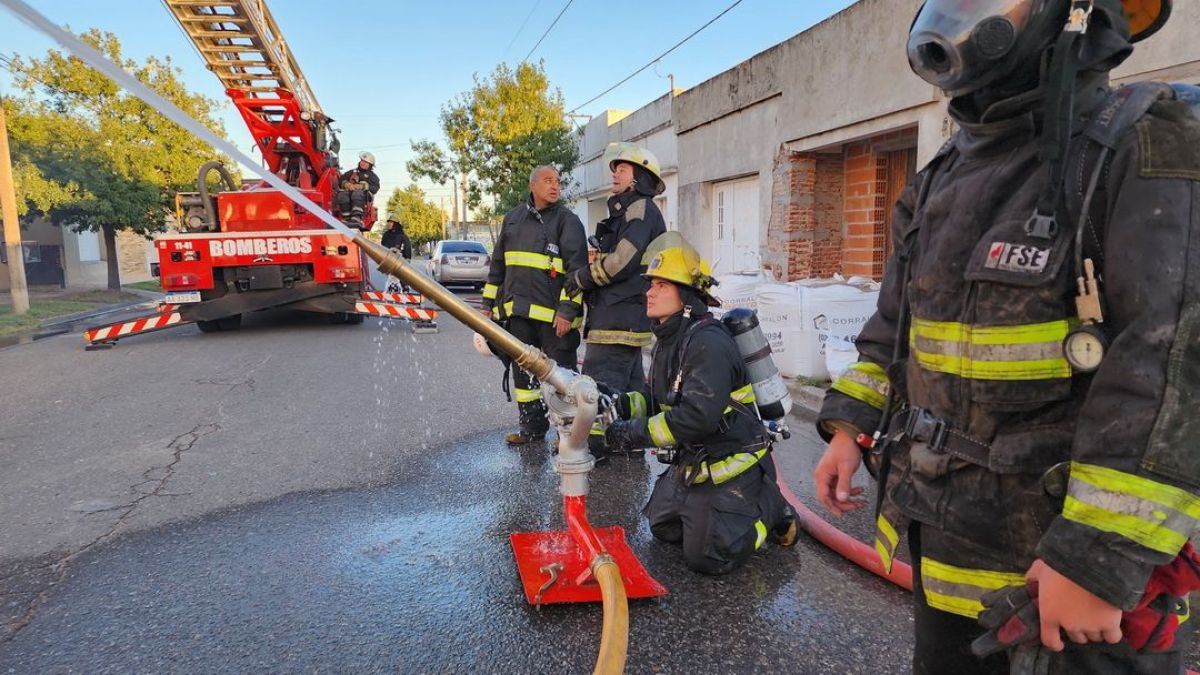  Miguel Suárez: “Fue un incendio muy dificil por el material existente ”