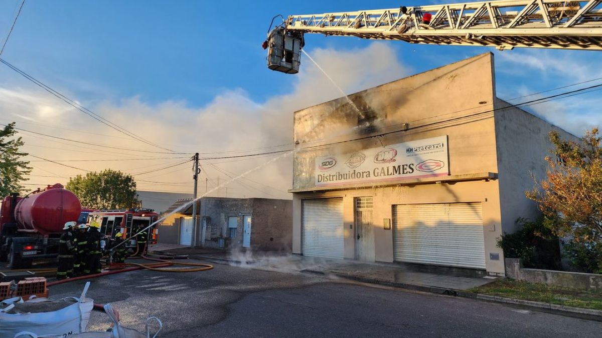  Miguel Suárez: “Fue un incendio muy dificil por el material existente ”