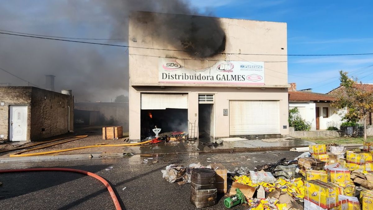  Miguel Suárez: “Fue un incendio muy dificil por el material existente ”