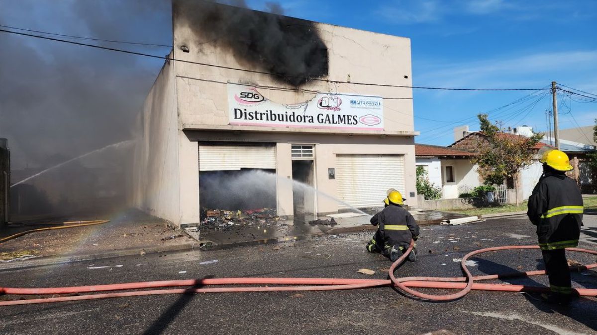  Miguel Suárez: “Fue un incendio muy dificil por el material existente ”