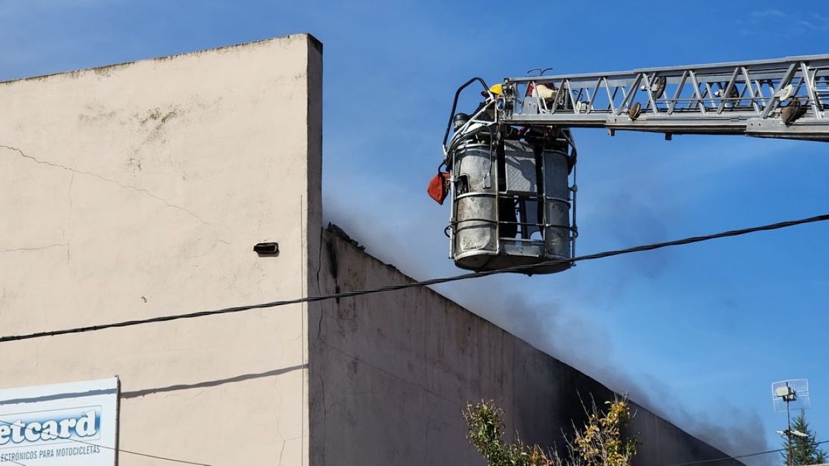  Miguel Suárez: “Fue un incendio muy dificil por el material existente ”