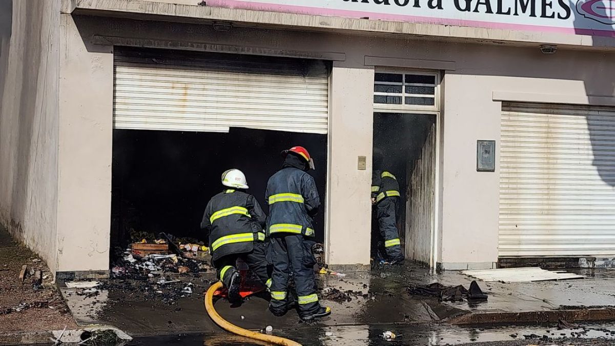  Miguel Suárez: “Fue un incendio muy dificil por el material existente ”