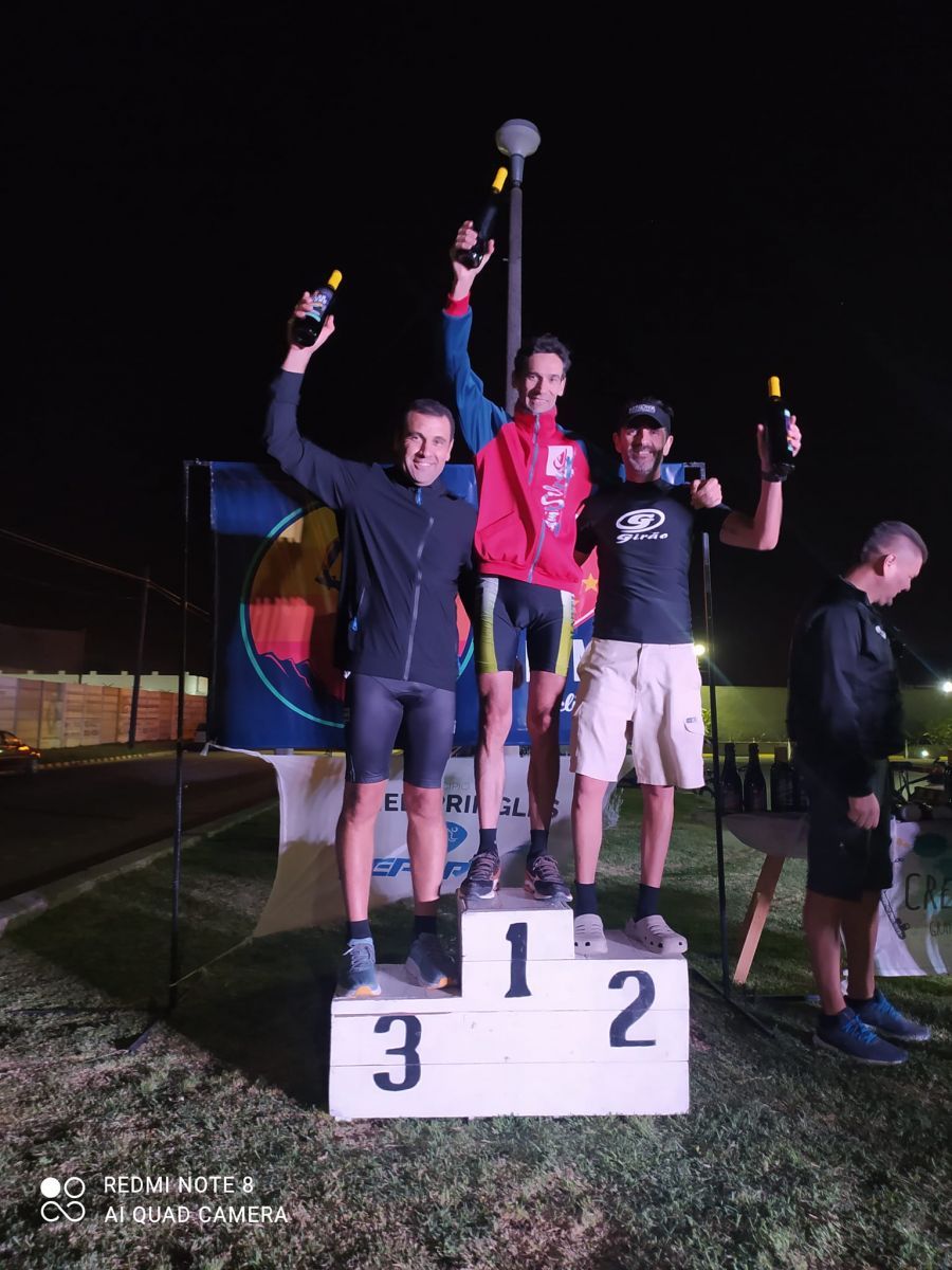 Pablo Bien y Natalia Coria, los ganadores del Duatlón de Alumni