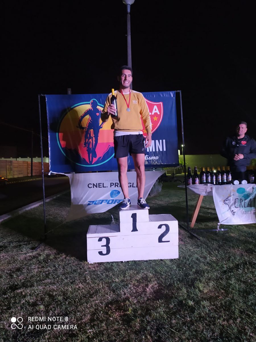 Pablo Bien y Natalia Coria, los ganadores del Duatlón de Alumni