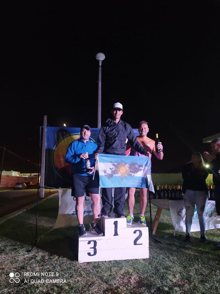 Pablo Bien y Natalia Coria, los ganadores del Duatlón de Alumni