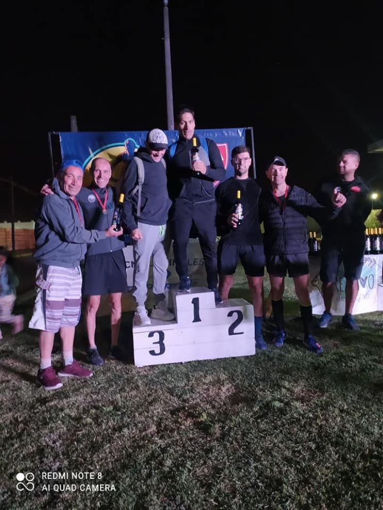 Pablo Bien y Natalia Coria, los ganadores del Duatlón de Alumni