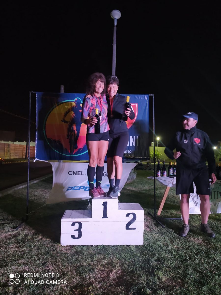 Pablo Bien y Natalia Coria, los ganadores del Duatlón de Alumni