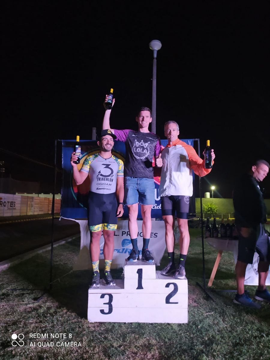 Pablo Bien y Natalia Coria, los ganadores del Duatlón de Alumni