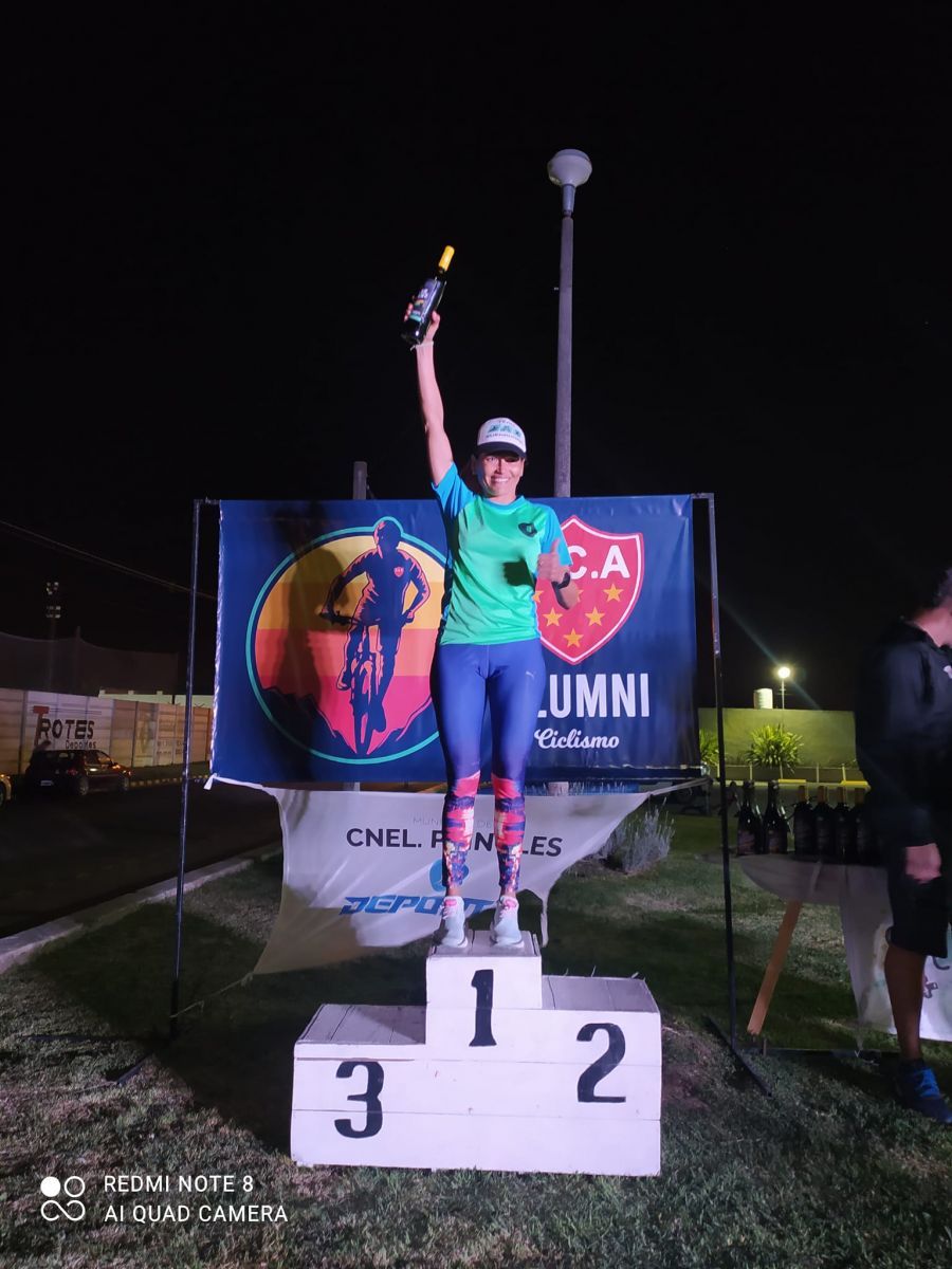 Pablo Bien y Natalia Coria, los ganadores del Duatlón de Alumni