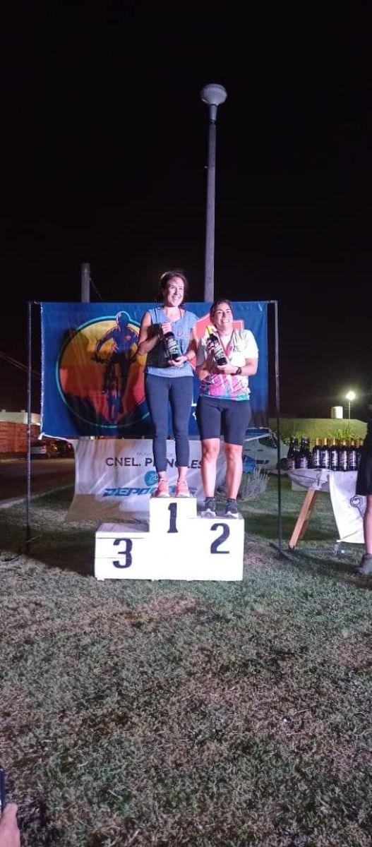 Pablo Bien y Natalia Coria, los ganadores del Duatlón de Alumni