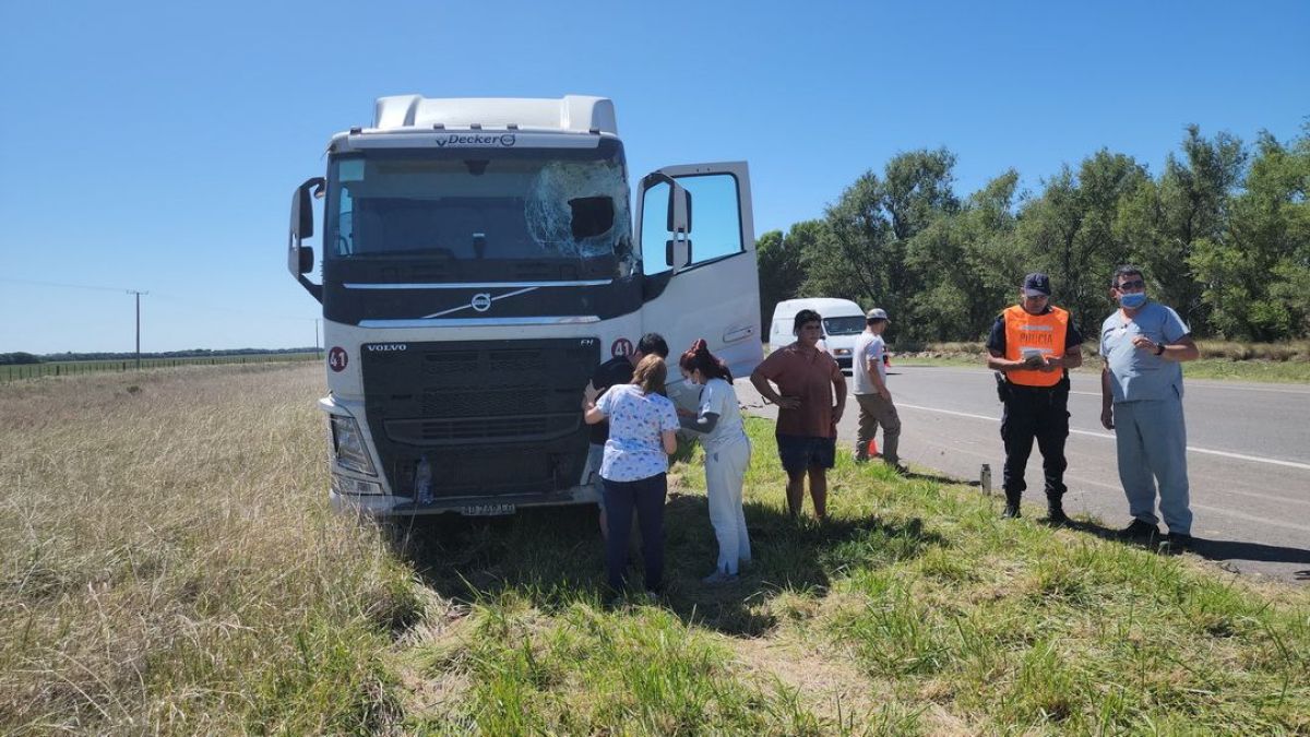 Un camión chocó contra una casilla rural: un herido sin gravedad
