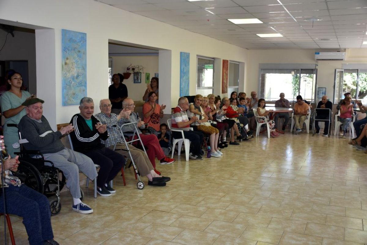 Día de la Mujer en el Hogar de Ancianos El Remanso.