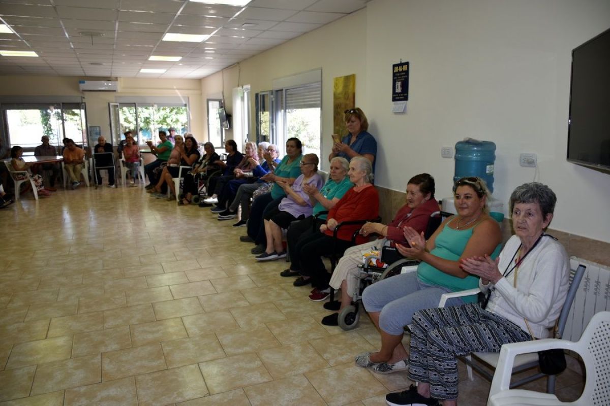 Día de la Mujer en el Hogar de Ancianos El Remanso.