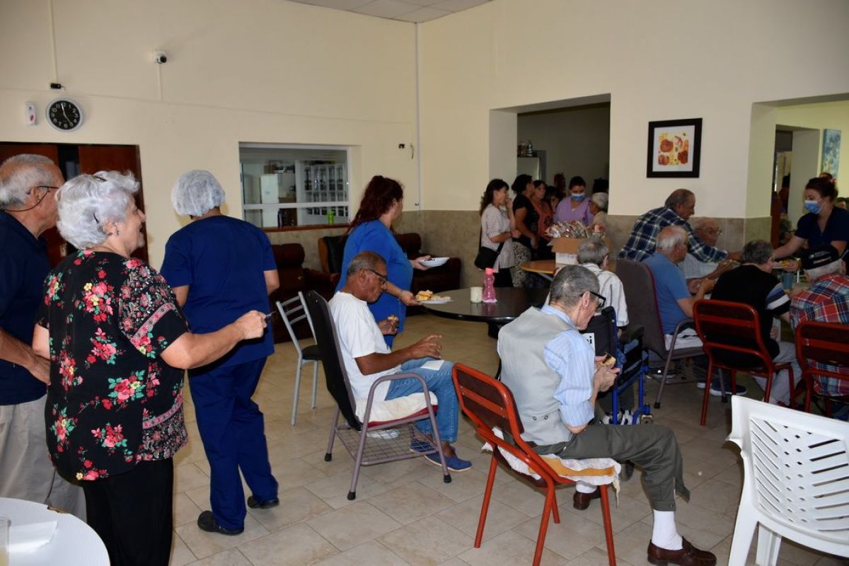 Día de la Mujer en el Hogar de Ancianos El Remanso.