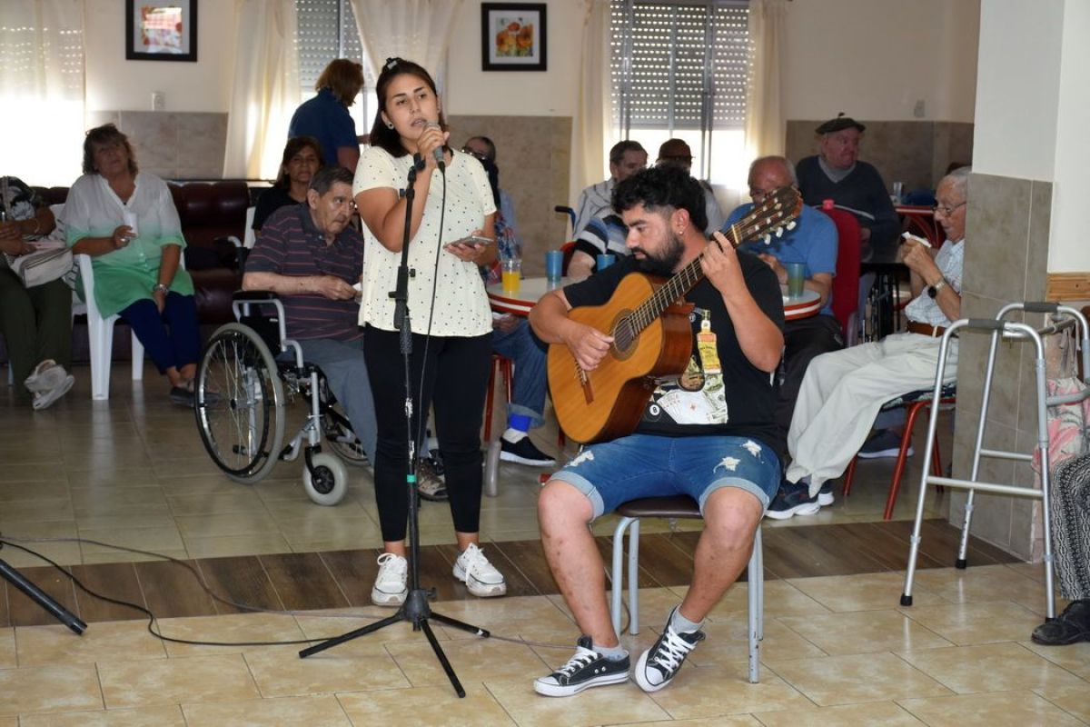 Día de la Mujer en el Hogar de Ancianos El Remanso.