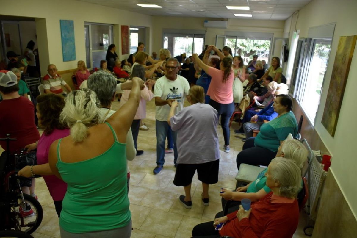 Día de la Mujer en el Hogar de Ancianos El Remanso.