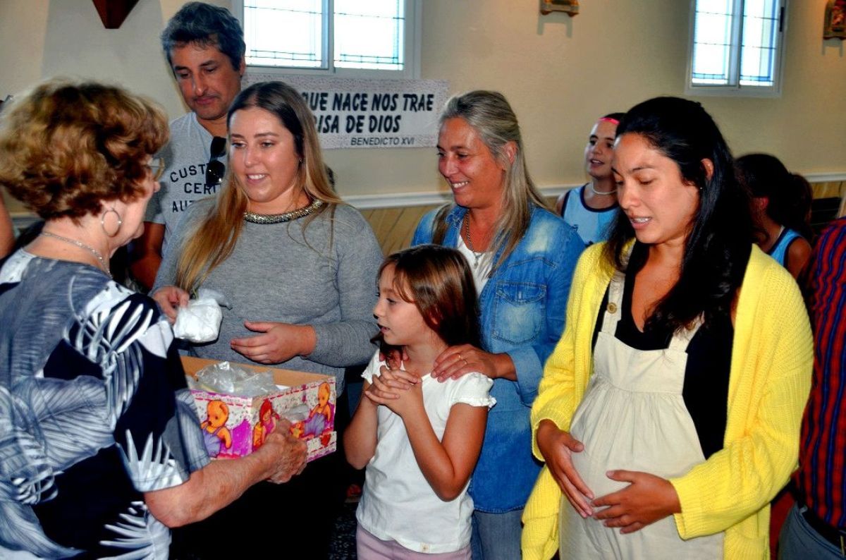 Bendición especial a 11 futuras mamás