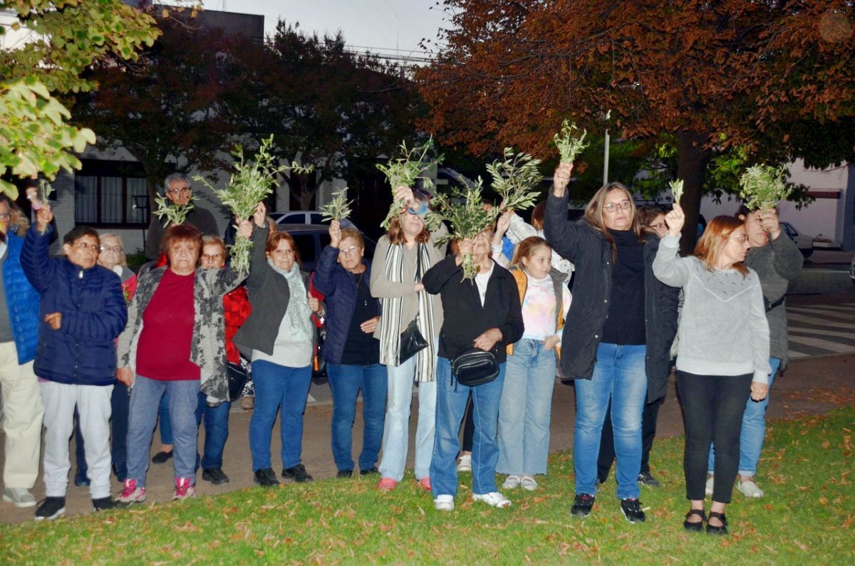 La feligresía católica aclamó a Jesús con palmas y ramos de olivos