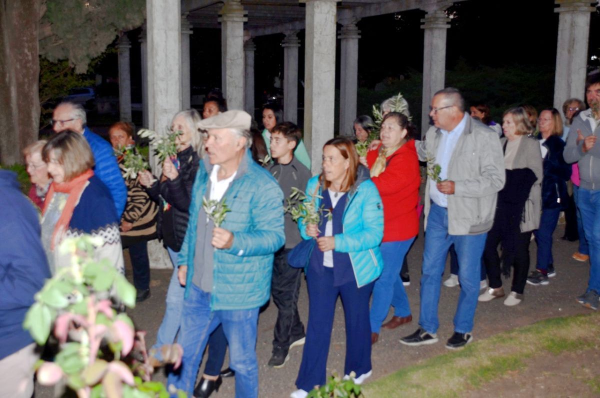 La feligresía católica aclamó a Jesús con palmas y ramos de olivos