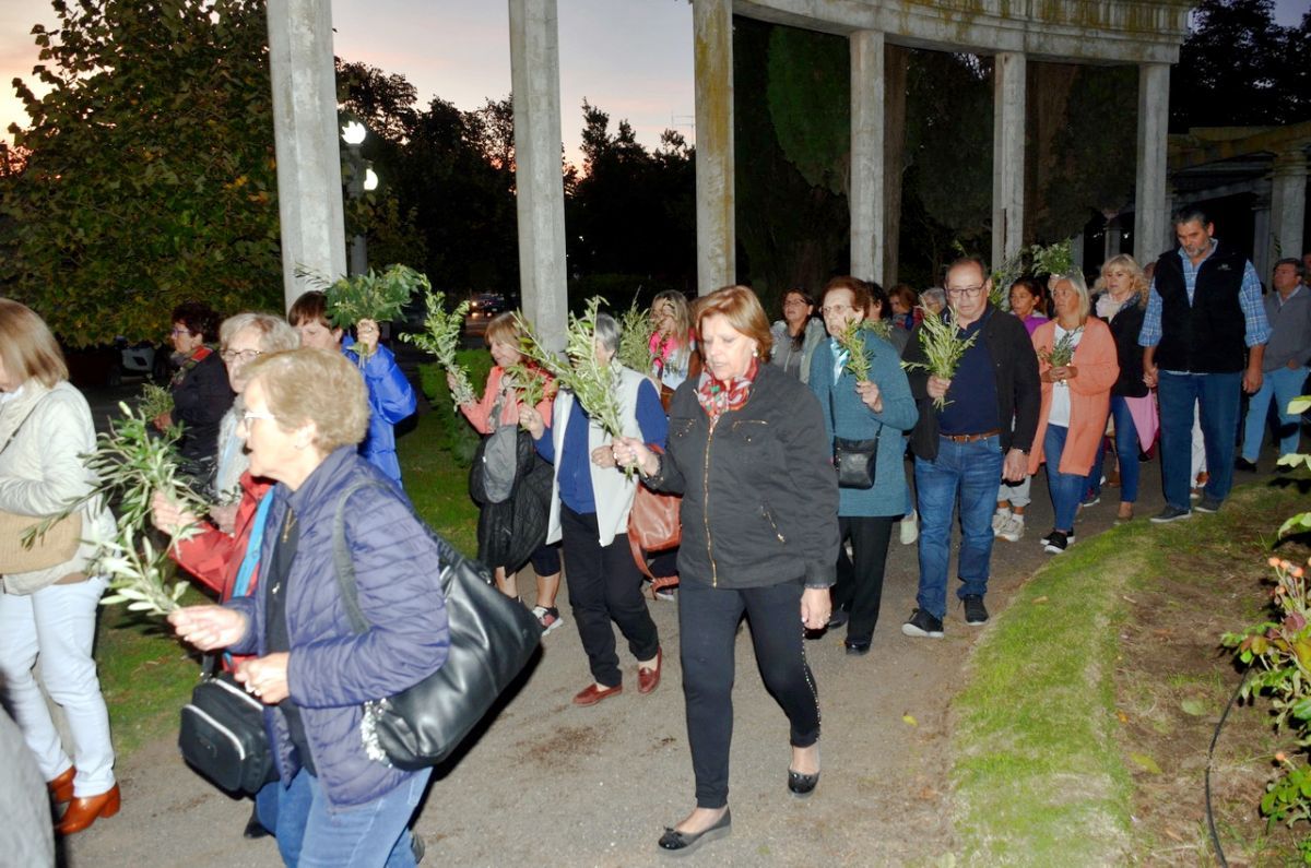 La feligresía católica aclamó a Jesús con palmas y ramos de olivos