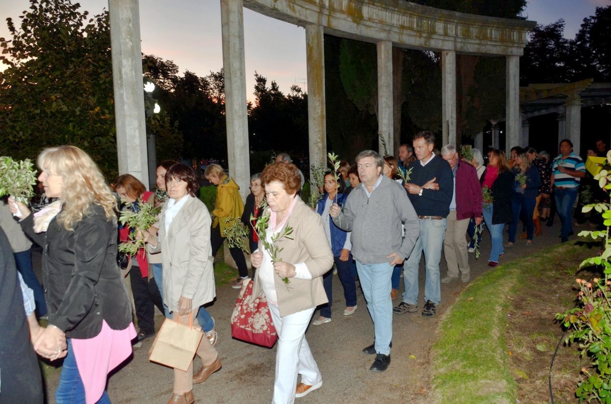 La feligresía católica aclamó a Jesús con palmas y ramos de olivos