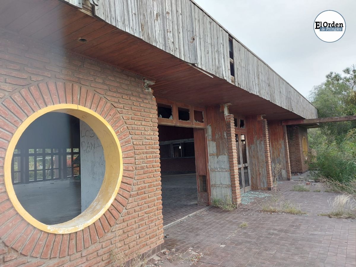 La Hostería del Dique Paso de las Piedras: de la promesa de reapertura a la triste realidad del abandono