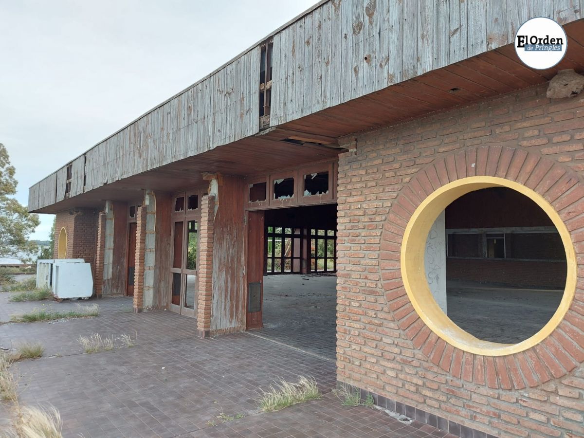 La Hostería del Dique Paso de las Piedras: de la promesa de reapertura a la triste realidad del abandono