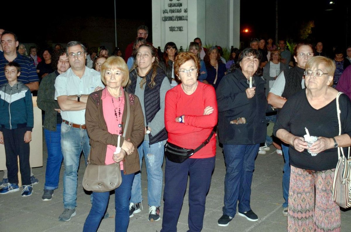 La comunidad católica acompañó a Jesucristo en su Camino a la Cruz