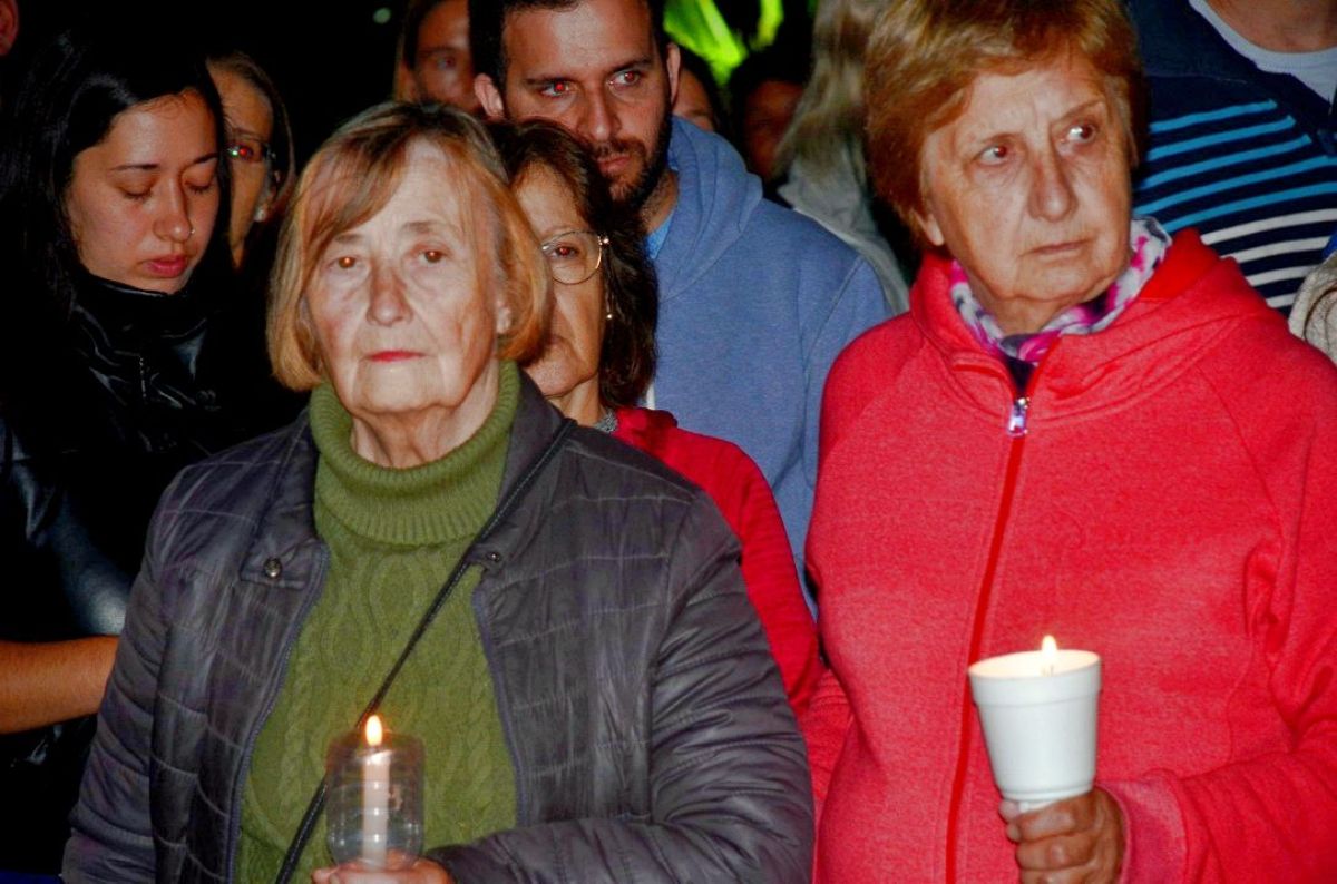  La comunidad católica acompañó a Jesucristo en su Camino a la Cruz