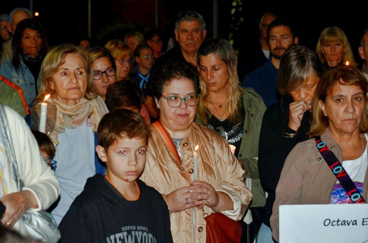  La comunidad católica acompañó a Jesucristo en su Camino a la Cruz