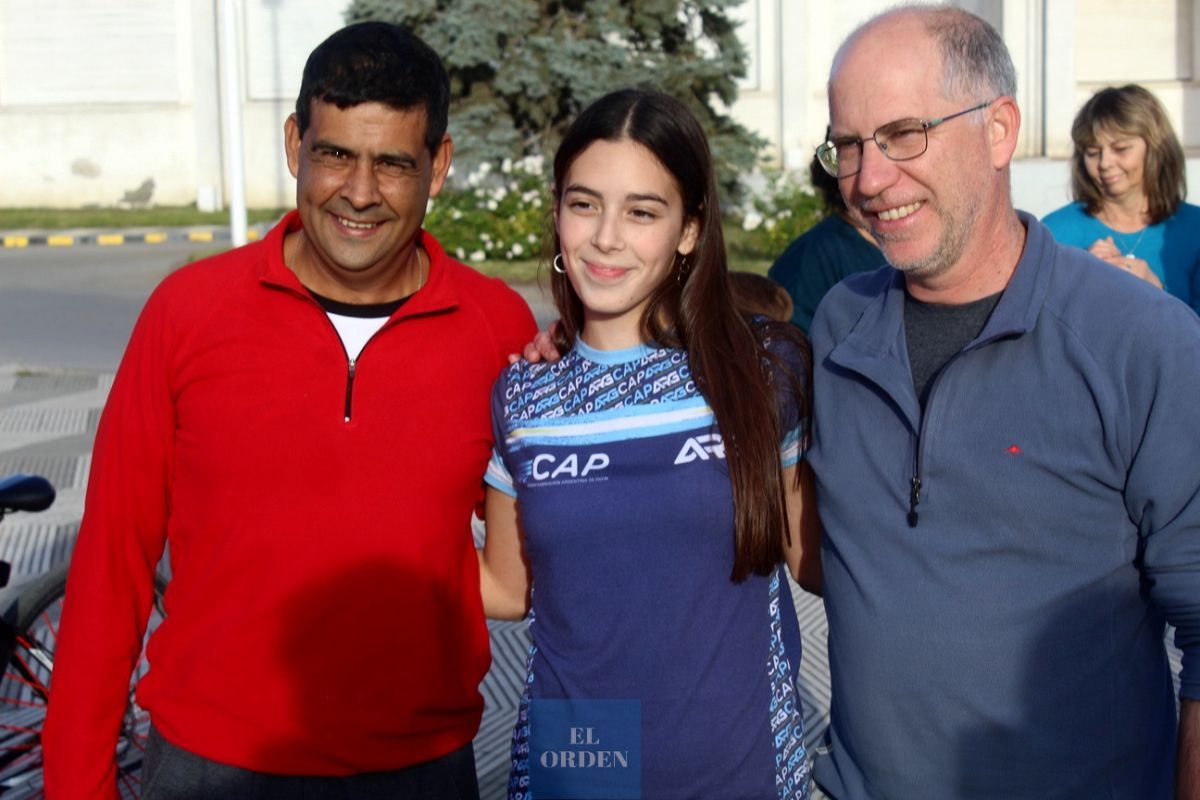 Con abrazos y felicitaciones se recibió a la joven patinadora Mía Gorriti