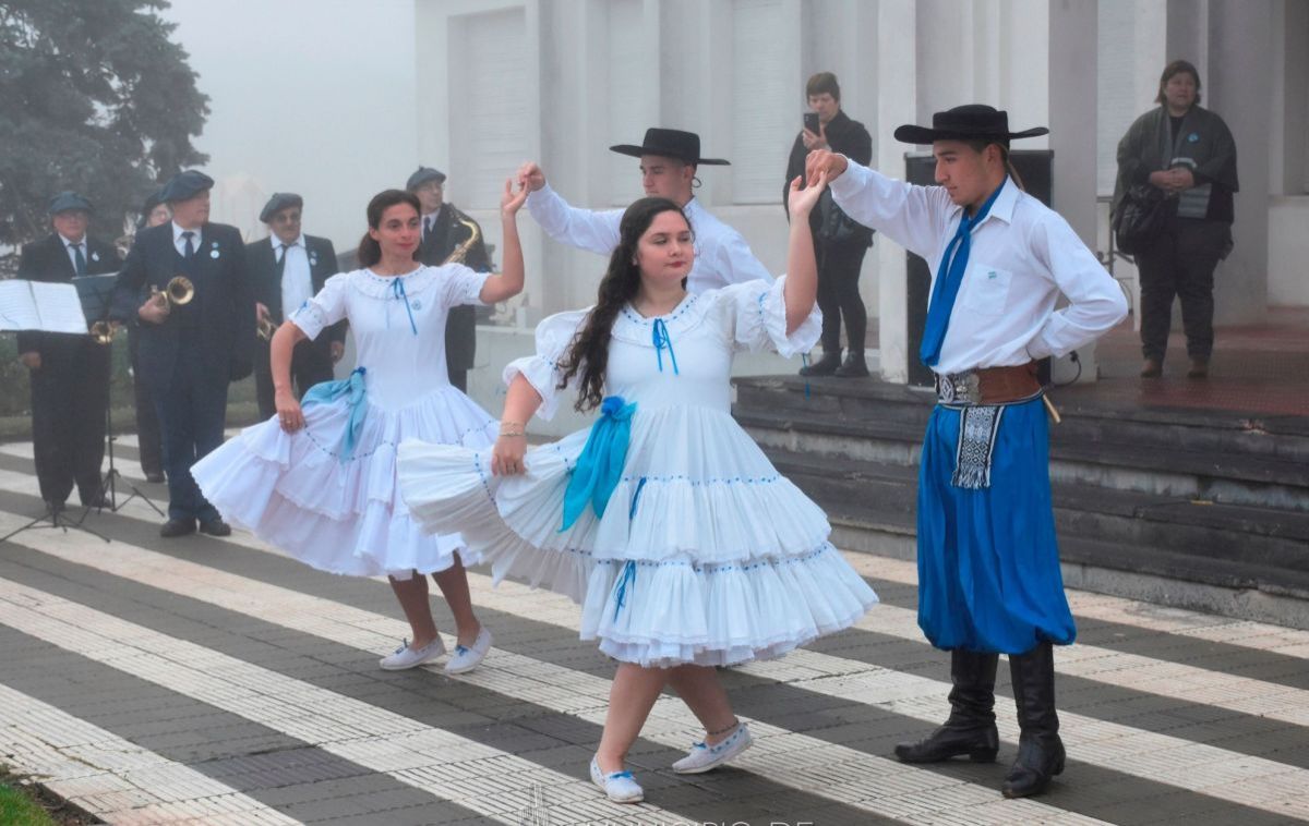 Con danza y chocolate se celebró el aniversario de la Revolución de Mayo