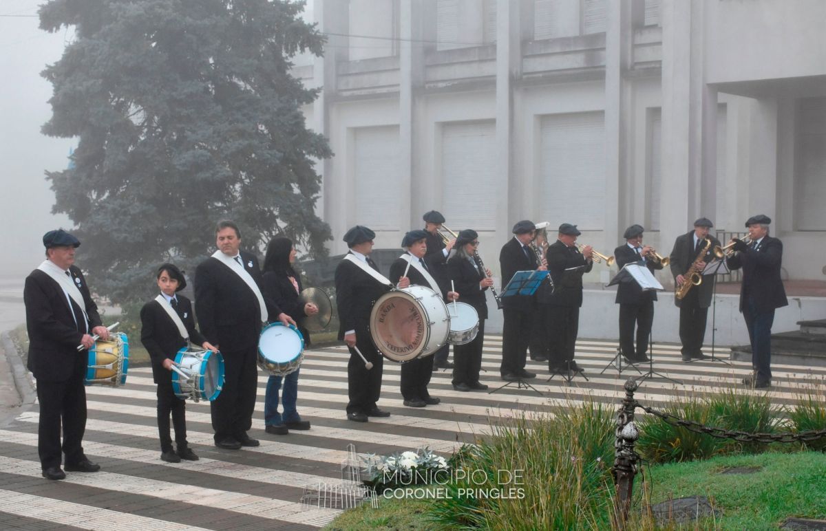 Con danza y chocolate se celebró el aniversario de la Revolución de Mayo