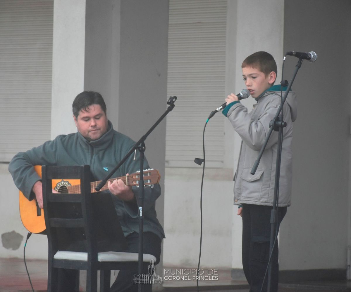 Con danza y chocolate se celebró el aniversario de la Revolución de Mayo
