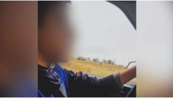 “Extraña a su mamá”: la historia del chico bahiense  que le robó el auto al padre