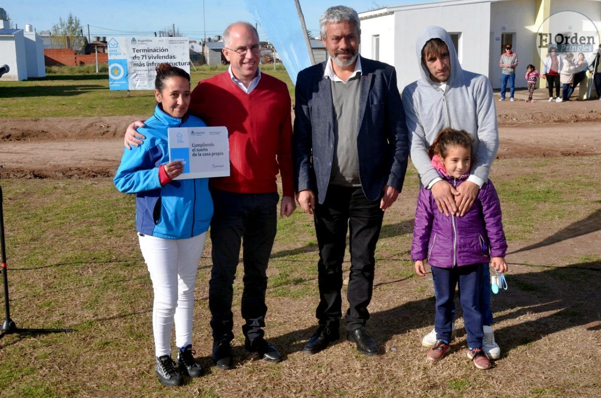 Con la entrega de llaves, 21 familias acceden a sus anheladas viviendas