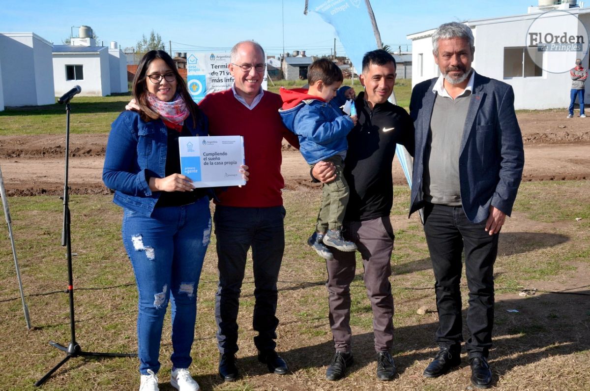 Con la entrega de llaves, 21 familias acceden a sus anheladas viviendas