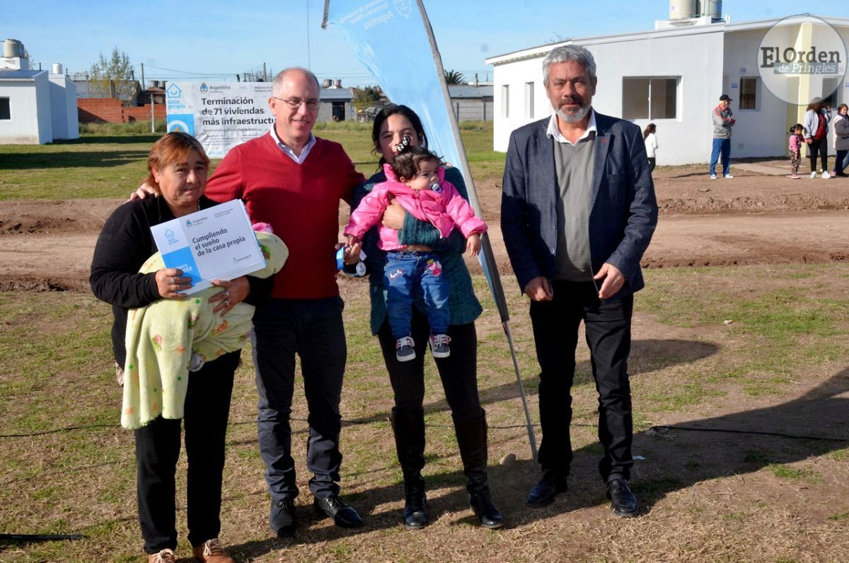 Con la entrega de llaves, 21 familias acceden a sus anheladas viviendas